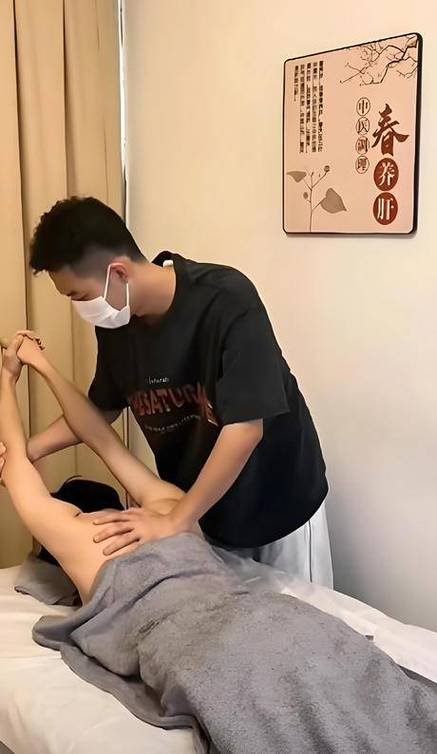 扒开jk美女乱揉的相关介绍