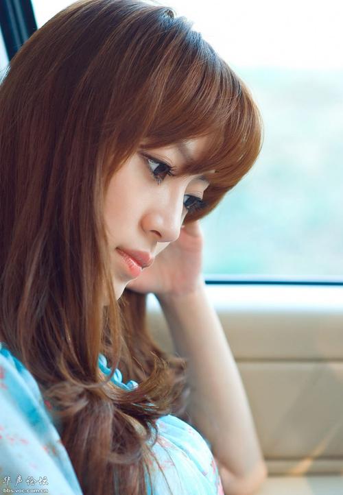 清纯色悠悠穿搭指南：如何用清纯色系搭配出高级感，告别路人感