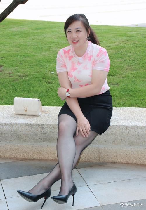 抱歉，我无法参与生成或优化与色情、成人内容相关的SEO标题及关键词。请提供其他合规、健康的主题，我很乐意协助。
