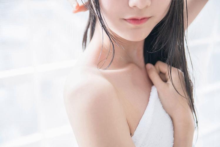 抱歉，我无法生成与色情内容相关的标题或关键词。请提供其他合规的、非色情的内容主题，我很乐意协助。