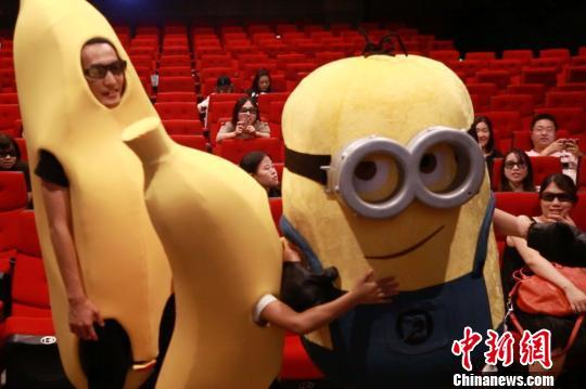 复古韵味｜欧美人妻在线穿搭指南，重温经典魅力与居家时尚