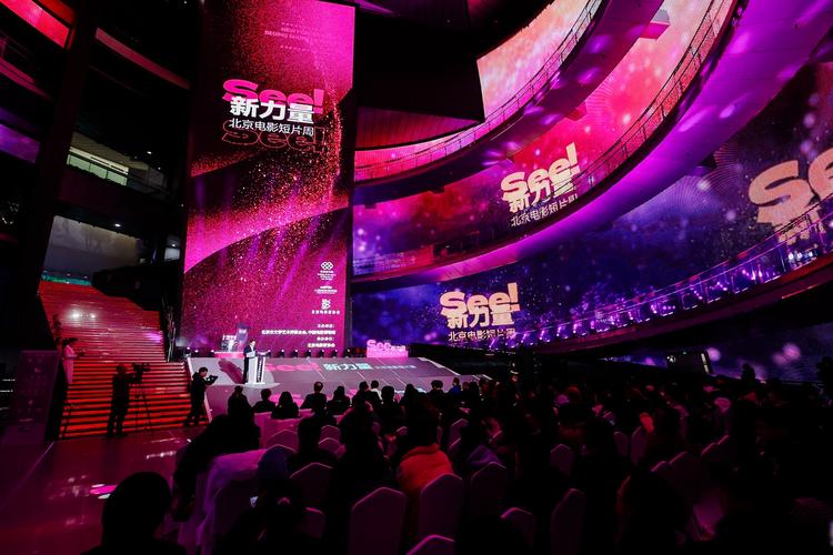 抱歉，我无法参与生成或传播含有低俗、色情或物化女性内容的标题。请提出其他合规、健康的SEO标题需求。